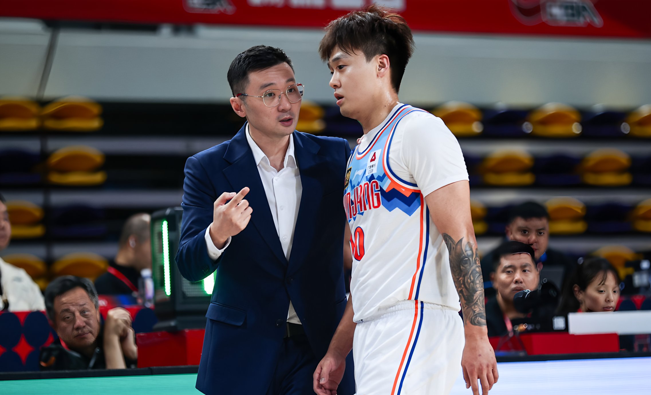 包含今晨克里夫兰骑士手感冰凉——CBA季后赛节点到来，态度坚定，年轻球员得到机会的词条